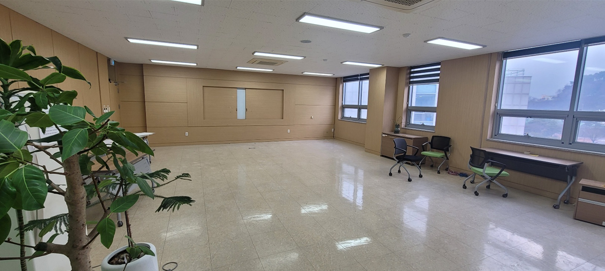 전산실, 스튜디오 공사 중 대표이미지